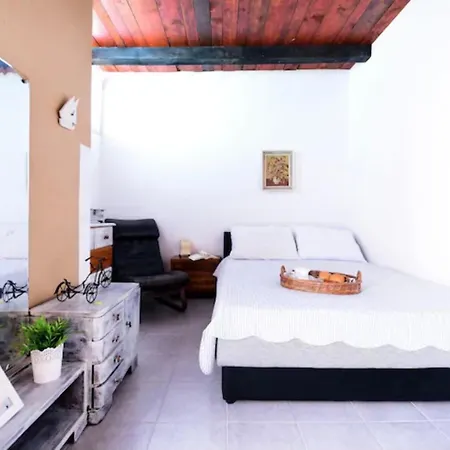 Robinzon House Bongo With Pool And Jacuzzi فيلة