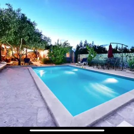 Robinzon House Bongo With Pool And Jacuzzi *
