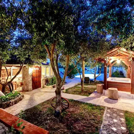 Robinzon House Bongo With Pool And Jacuzzi Вилла